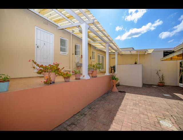 8 BEDROOM HOUSE FOR SALE IN ESCOMBE